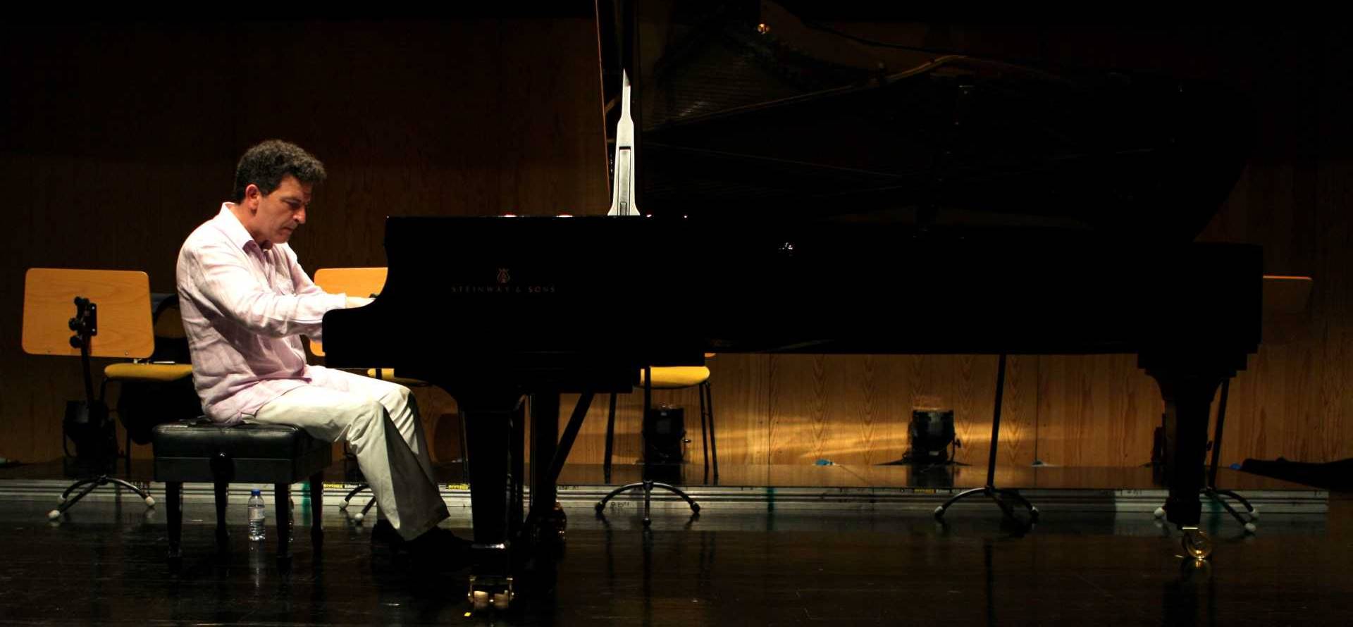 António Rosado piano crop
